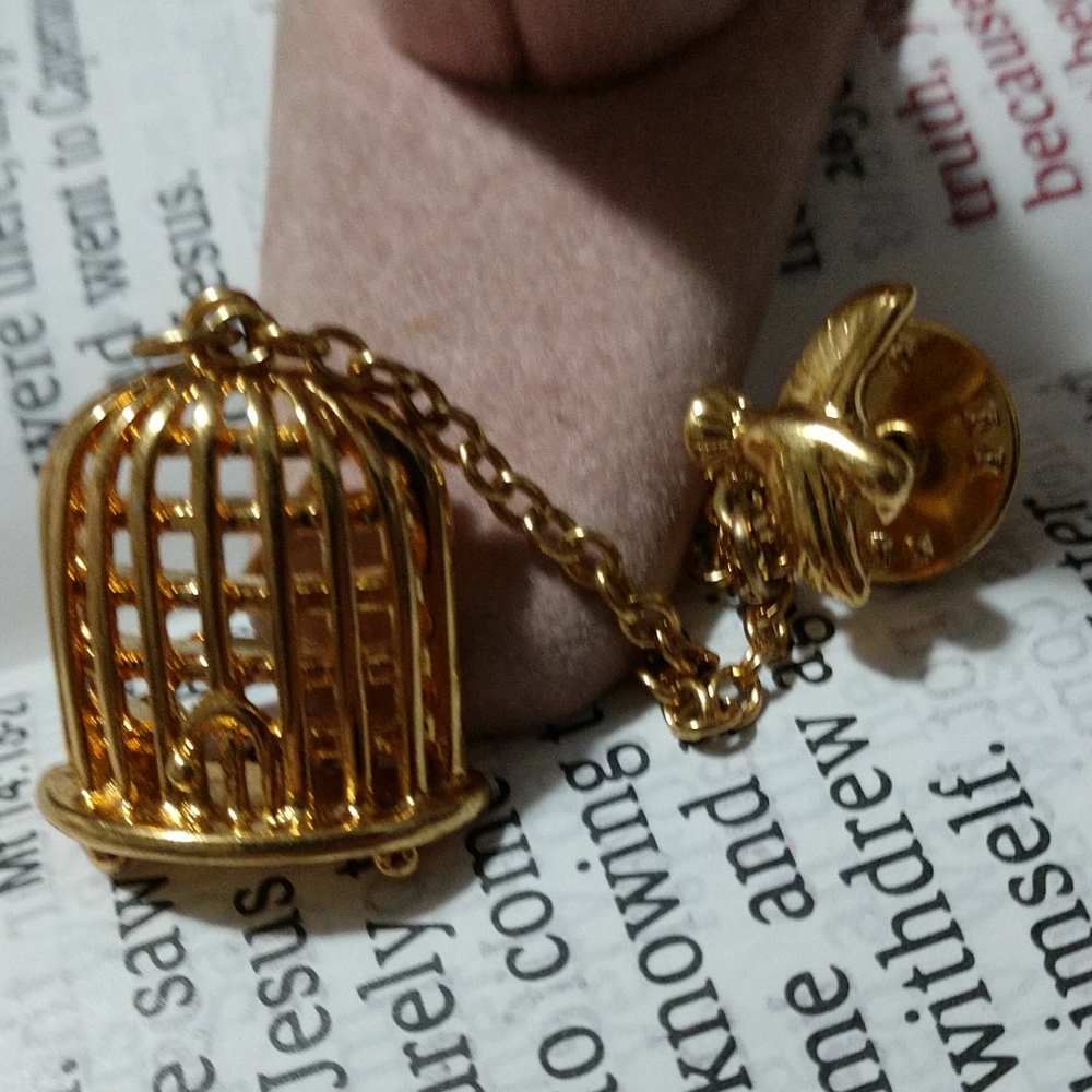 Vintage Designer Monet Chain Lapel Brooch/Pin Bird Cage with Bird on End  - Picture 4 of 11